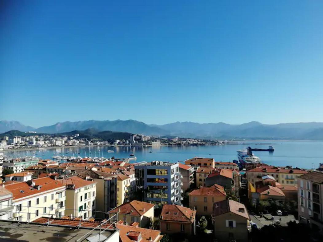 Appartement Centre Avec Vue Magnifique Sur Le Golfe D'ajaccio; Parking Privé. *
